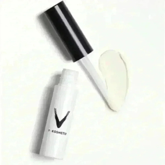 V KOSMETIK Elevate your makeup routine with our revolutionary eyeshadow primer. - Picture 1 of 2